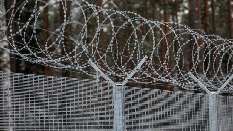 Lituania a anunţat că a finalizat construcţia unei bariere de-a lungul frontiere sale cu Belarusul