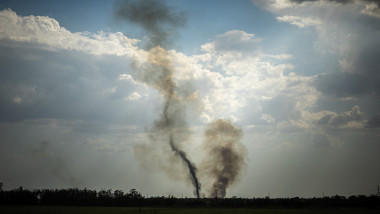 fum de la explozii pe un camp din ucraina