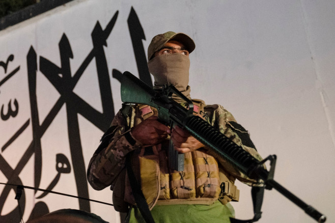 Un luptător taliban înarmat