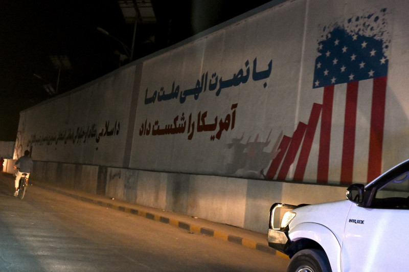 inscripție anti-americană pe un zid din Kabul