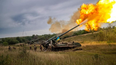piese grele de artilerie ale armatei ucrainene trag