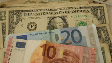 bancnote euro si dolar