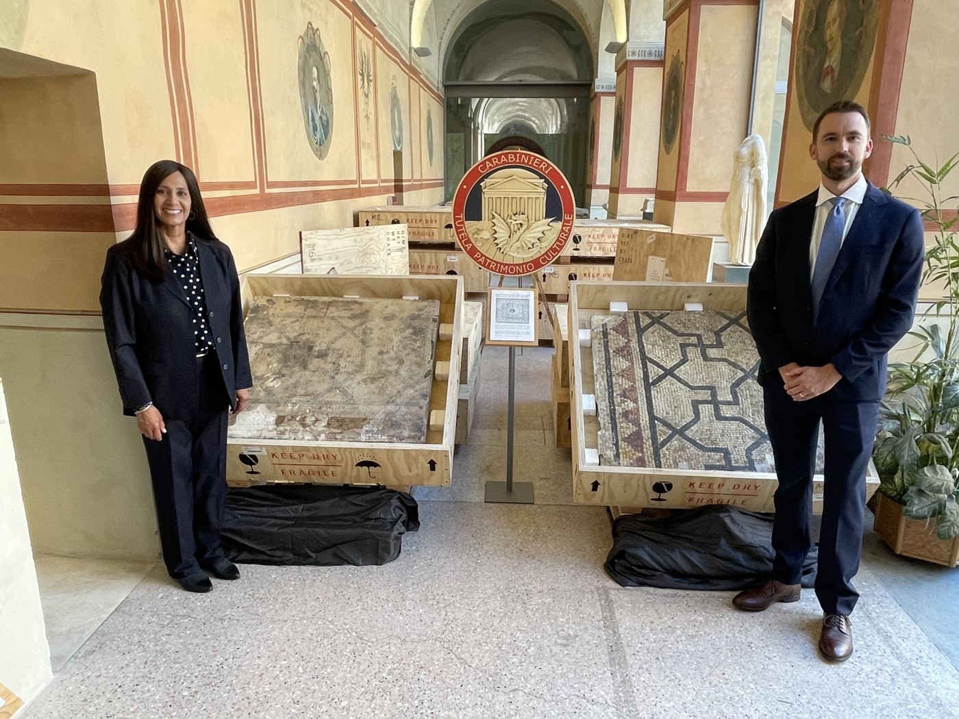 FOTO Un mozaic roman neprețuit, vechi de 2.000 de ani, a stat ascuns zeci de ani într-un depozit. Proprietarul a cerut ajutorul FBI