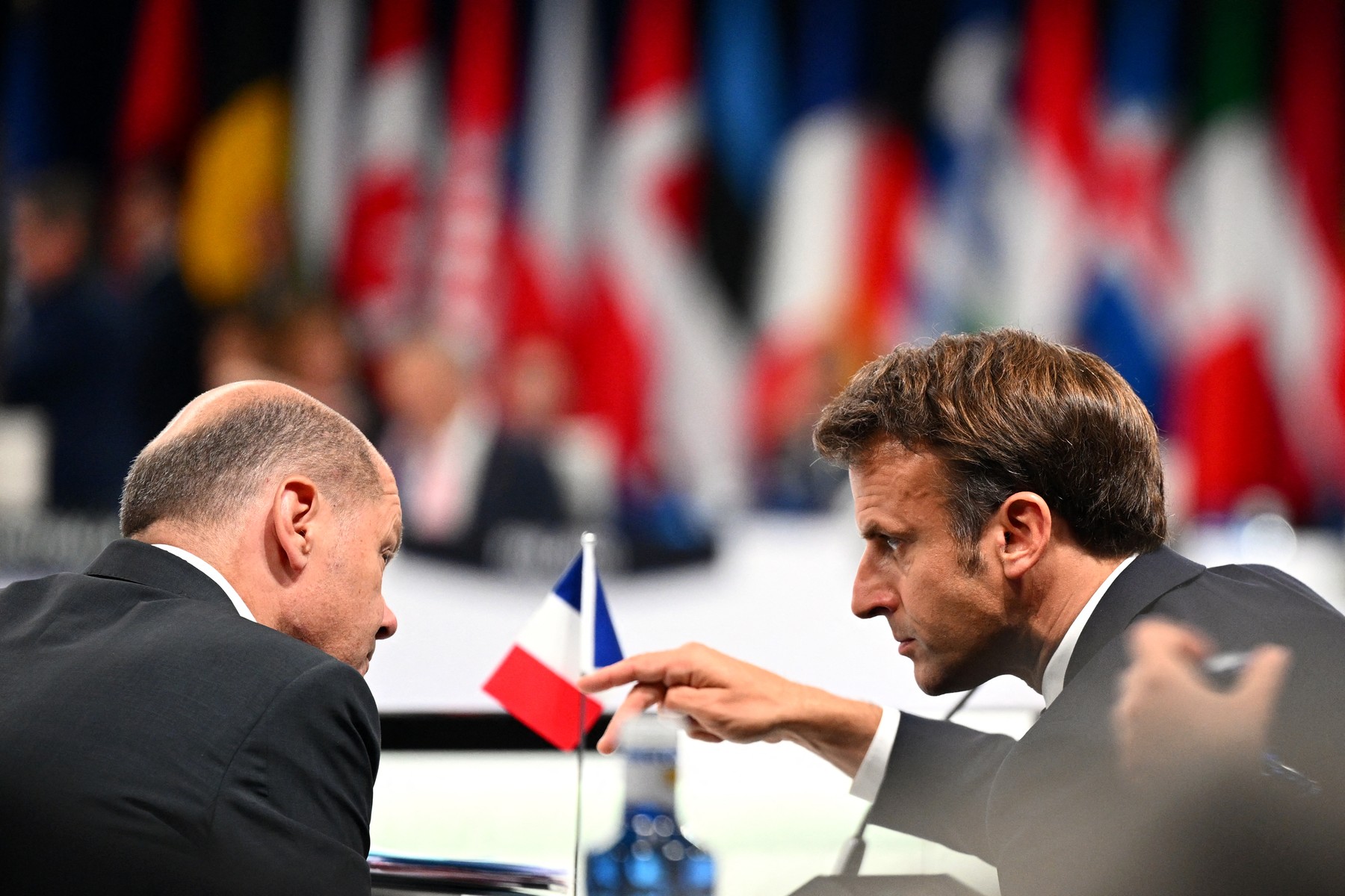 Franța și Germania vor ca operatorii din energie care fac profituri mari față de costuri să plătească „o contribuție” statelor UE