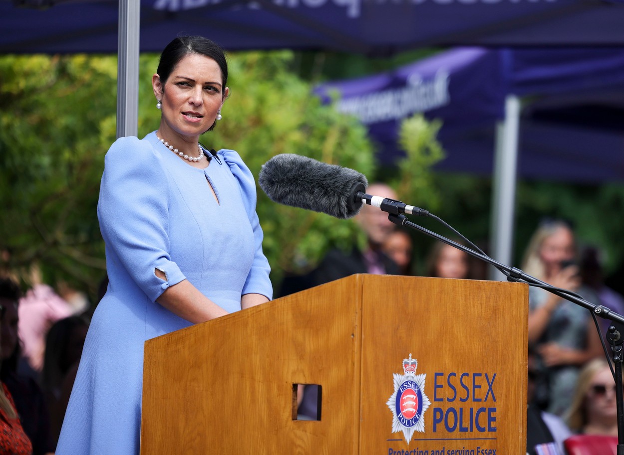 Ministrul de interne al Marii Britanii, Priti Patel, a anunțat că demisionează după ce Liz Truss va prelua oficial funcţia de premier