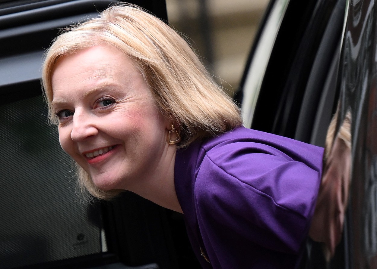 Cine este Liz Truss, „cameleonul politic” care azi devine al treilea premier femeie din istoria Marii Britanii