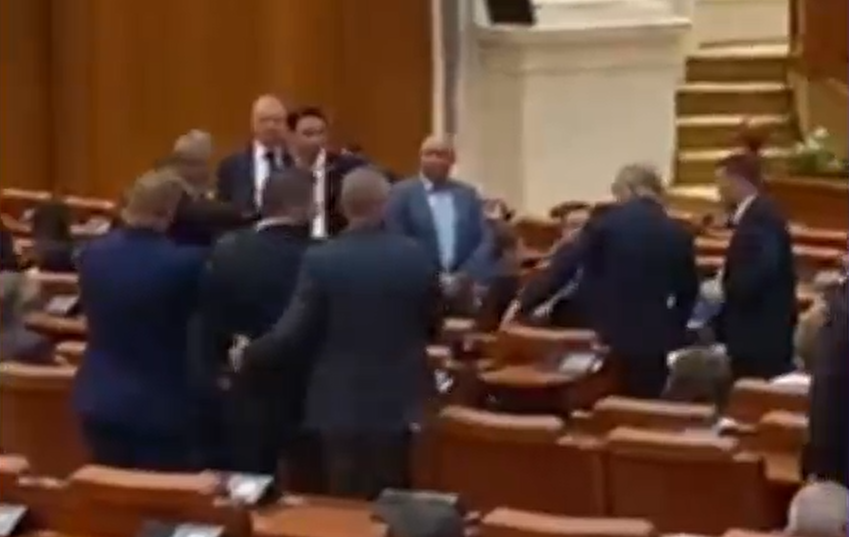 Tensiuni între parlamentarii AUR și cei PNL din cauza locului în care stătea ministrul Virgil Popescu în timpul moțiunii simple