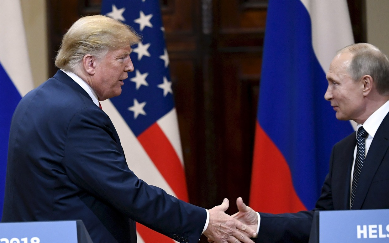 Donald Trump, ridicat în slăvi la televiziunile rusești