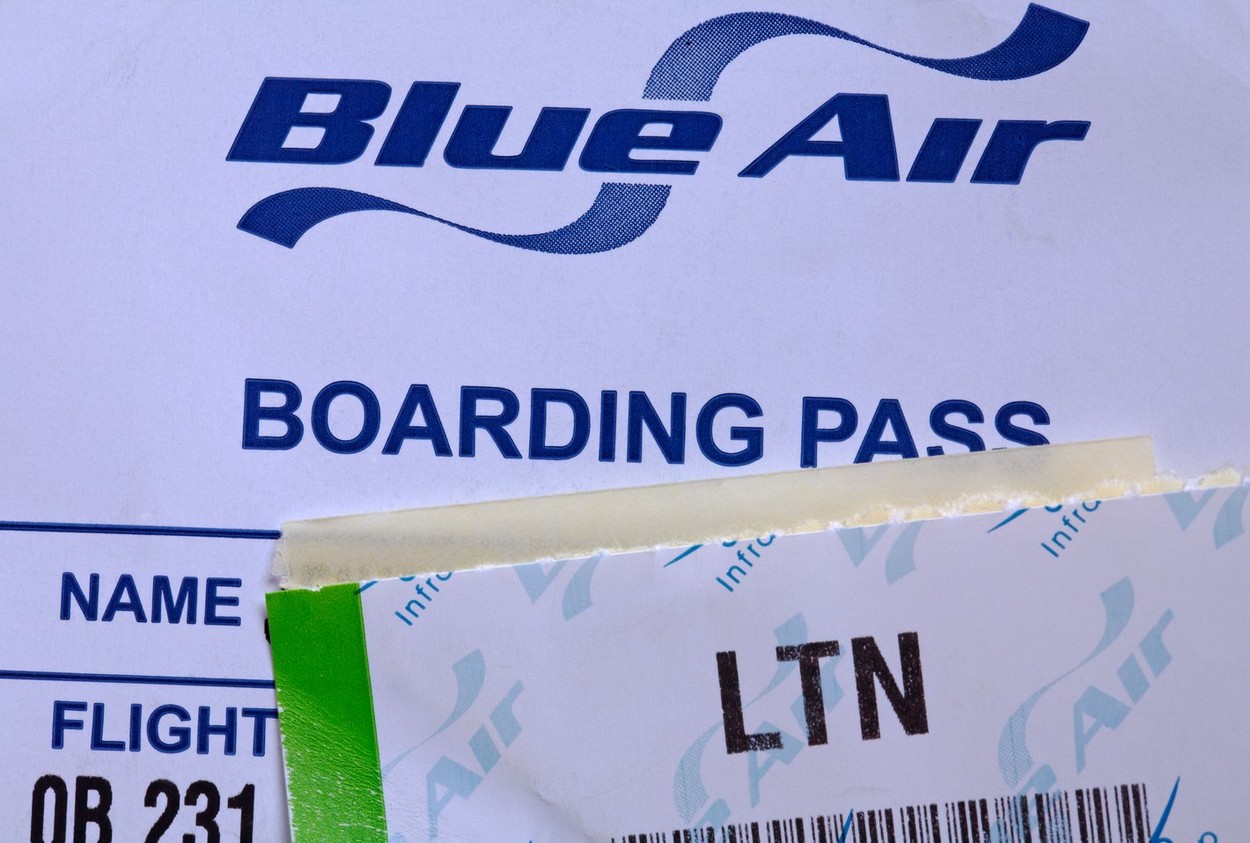 Criza Blue Air se prelungește. Clienții au primit mesaje că și zborurile după 10 octombrie vor fi anulate