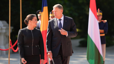 Klaus Iohannis a primit-cu onoruri militareo la Palatul Cotroceni pe Katalin Novak