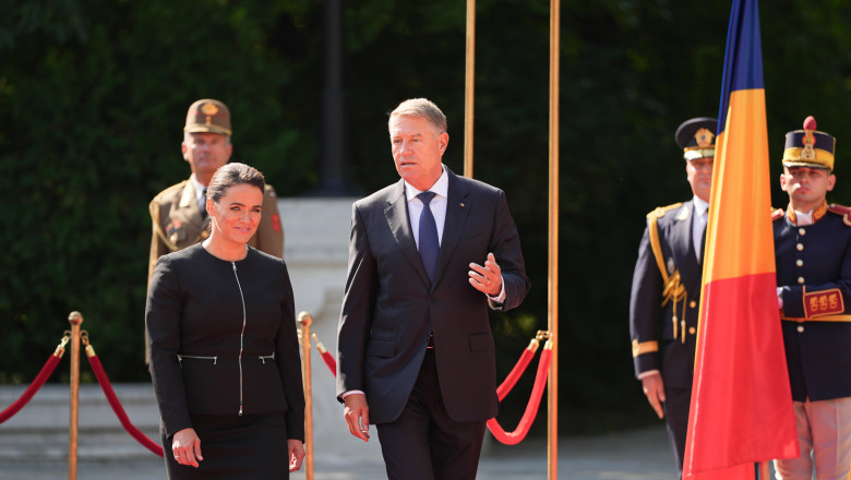 Klaus Iohannis a primit-cu onoruri militareo la Palatul Cotroceni pe Katalin Novak