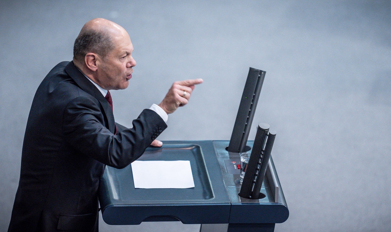 Olaf Scholz, atac deschis la politica energetică a Angelei Merkel. Ce îi reproșează cancelarul german predecesoarei sale