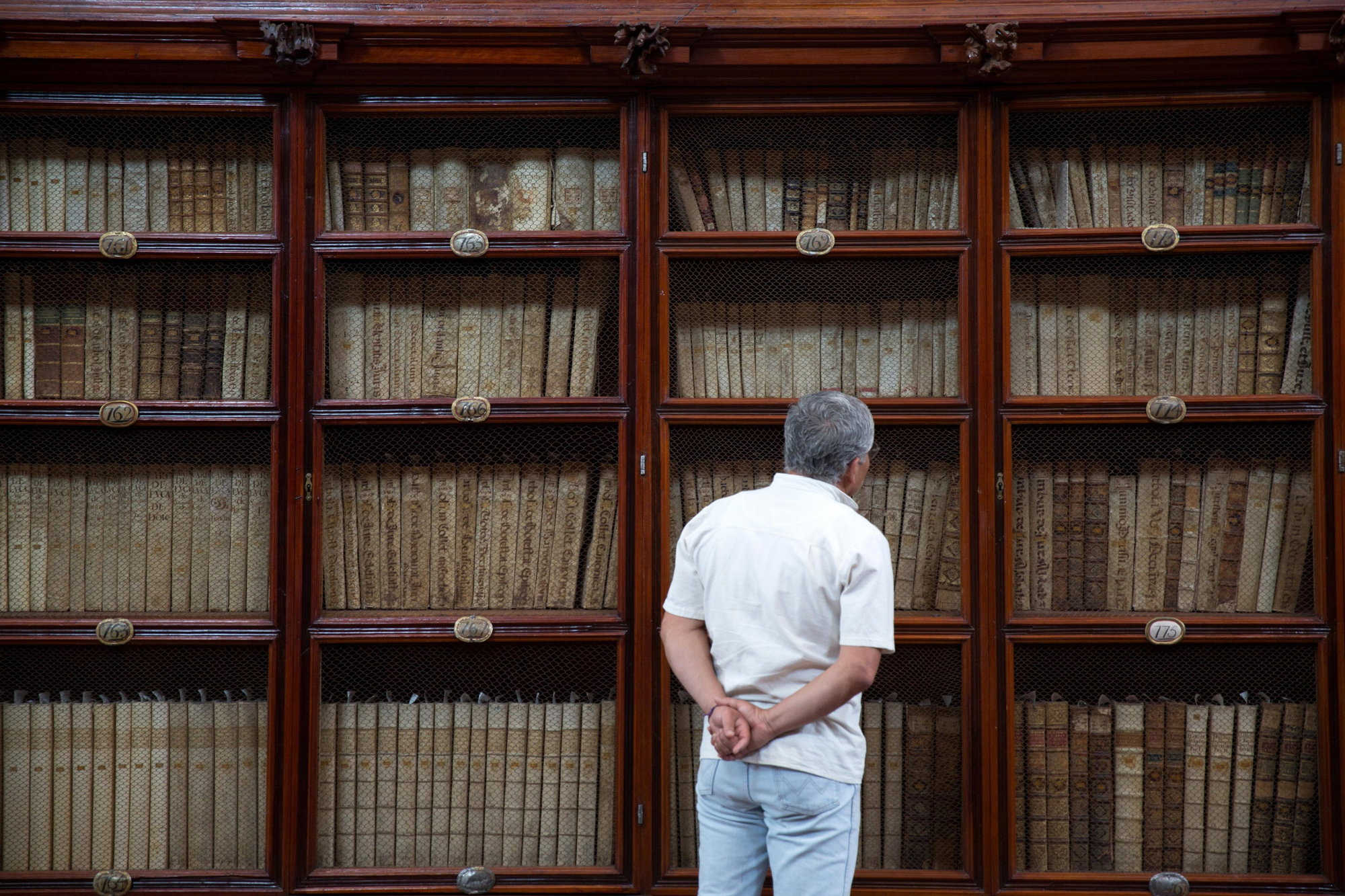 S-au închis jumătate din bibliotecile din România. Numărul cititorilor a scăzut cu 4 milioane în ultimii 25 de ani