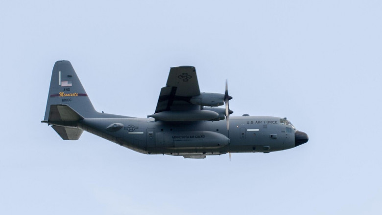 Avion C-130 al SUA, în zbor.