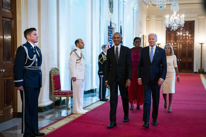 Michelle şi Barack Obama au asistat la dezvelirea portretelor lor oficiale.