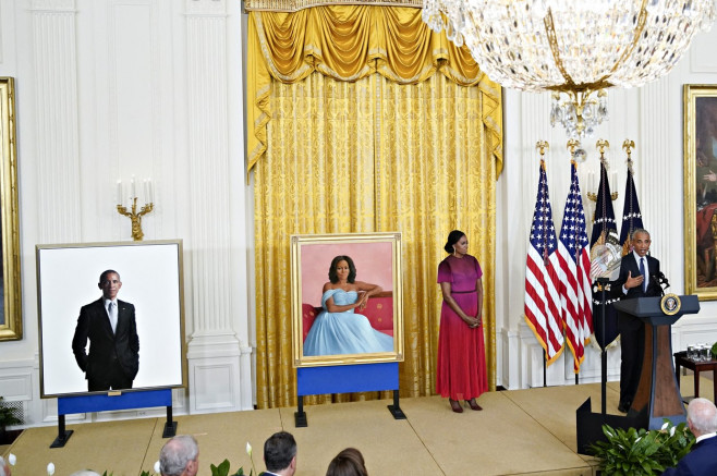 Michelle şi Barack Obama au asistat la dezvelirea portretelor lor oficiale.