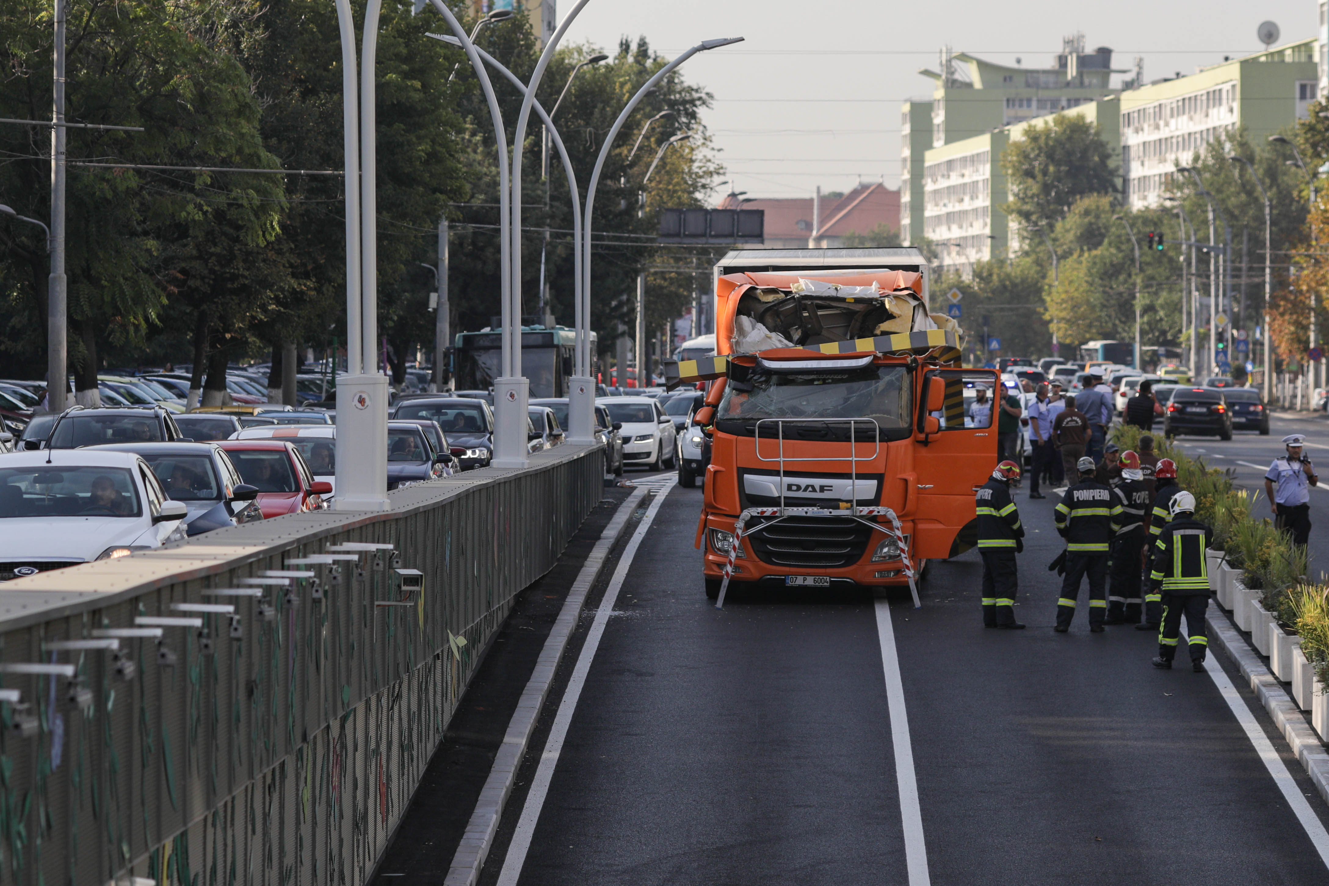De ce nu a încăput TIR-ul în Pasajul Unirii? Primarul sectorului 4: Avem o problemă de matematică foarte simplă