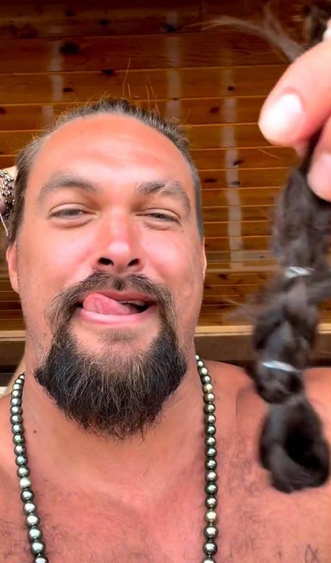 Jason Momoa cuts off all his hair