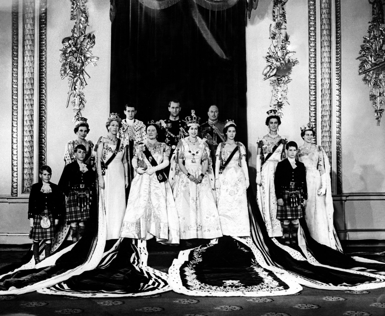 Regina Elisabeta a II-a a murit. Viața celei mai longevive regine a Marii Britanii în imagini