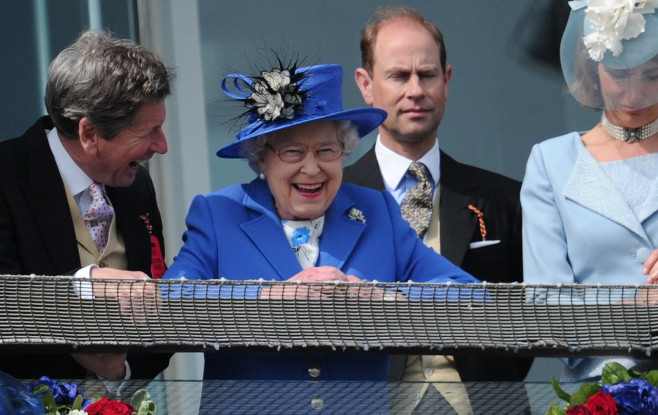 Regina Elisabeta a II-a a Marii Britanii (24)