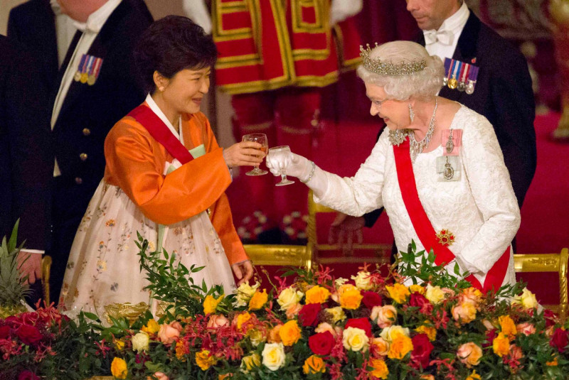 Regina Elisabeta a II-a a Marii Britanii (26)