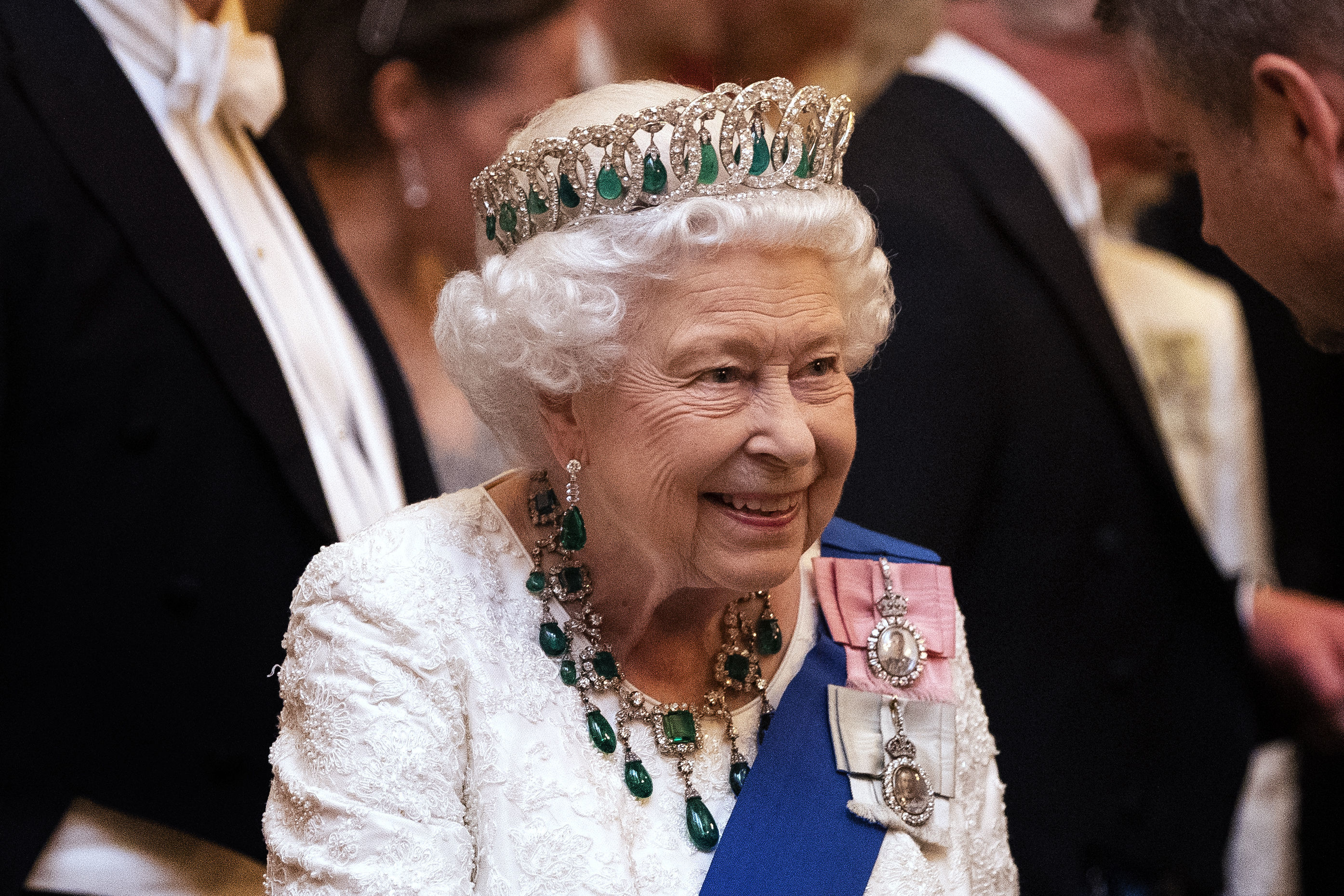 Regina Elisabeta a II-a a Marii Britanii a murit