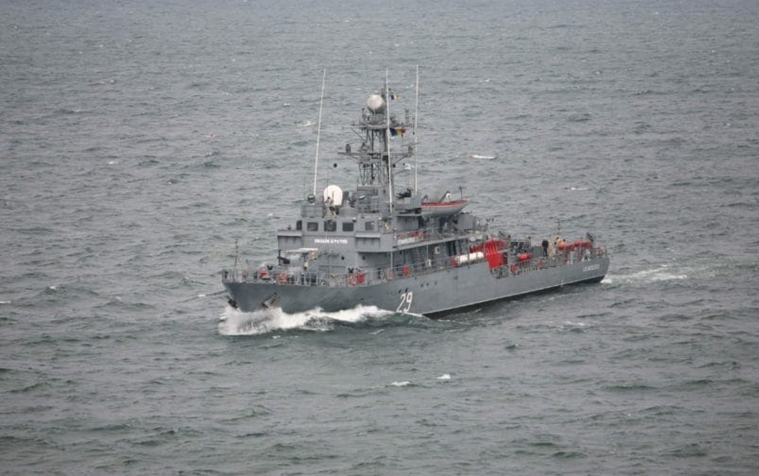 Un dragor maritim al Forţelor Navale Române a lovit o mină pe care trebuia să o neutralizeze. Vasul a fost avariat