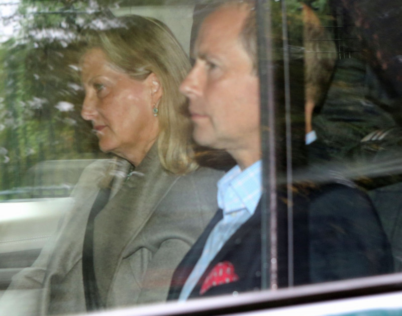 Prince William drives Prince Andrew, Sophie, Countess of Wessex and Prince Edward into Balmoral after reports that Queen Elizabeth is under 'medical supervision', Balmoral, Scotland, UK - 08 Sep 2022