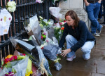 Crowds gather outside Buckingham Palace, London, UK - 08 Sep 2022