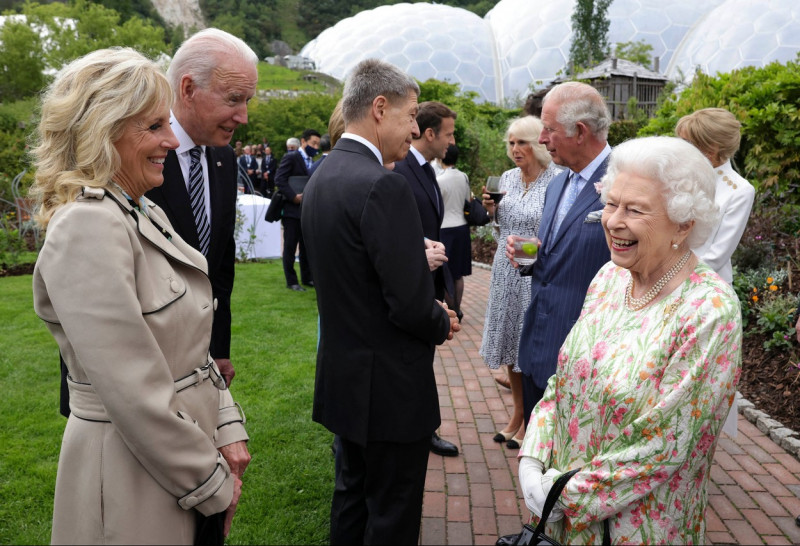 Sommet du G7 : La reine Elisabeth II d'Angleterre assiste au déjeuner avec les membres du G7