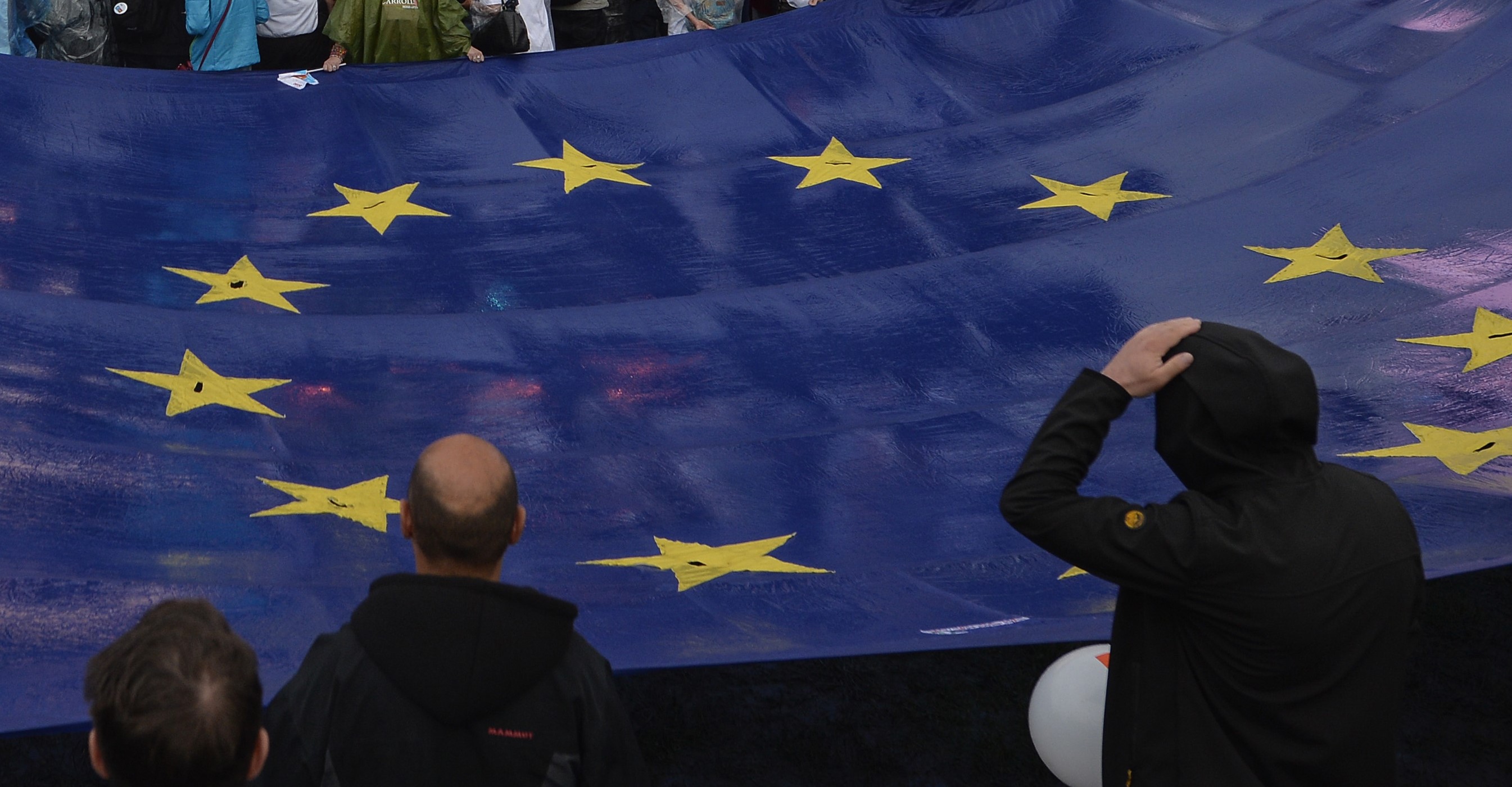 Analiză: Românii au atitudini predominant pro-occidentale, după mai mulți ani de narative antioccidentale