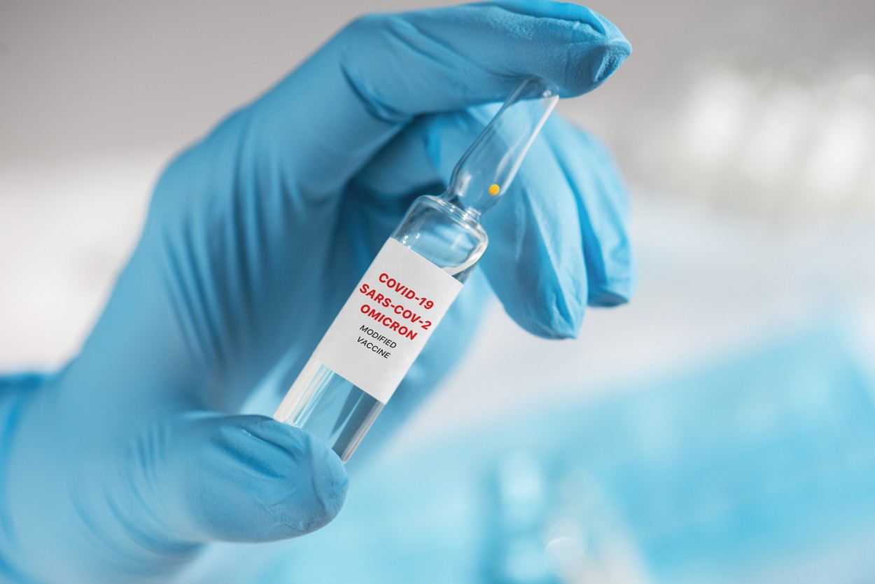 Vaccinurile Pfizer și Moderna adaptate pentru varianta Omicron BA.1 au fost autorizate în Uniunea Europeană