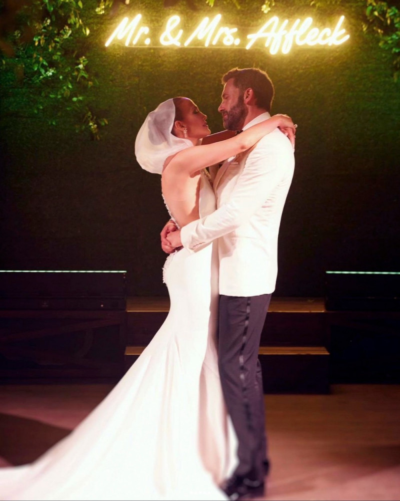 Jennifer Lopez shared photos of her wedding to Ben Affleck