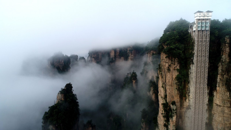 #CHINA-HUNAN-ZHANGJIAJIE-CLIFFSIDE ELEVATOR-FOG (CN)