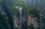 World's tallest outdoor elevator wows visitors in central China