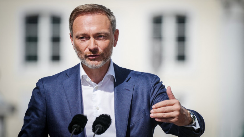 Christian Lindner (FDP), Federal Minister of Finance, gives a press conference at the end of the closed meeting of the Federal Cabinet outside Meseberg Palace