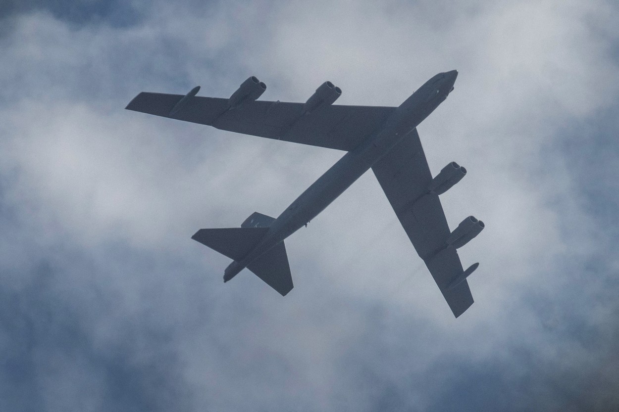 Două bombardiere B-52 americane au survolat oraşul Stockholm la joasă altitudine