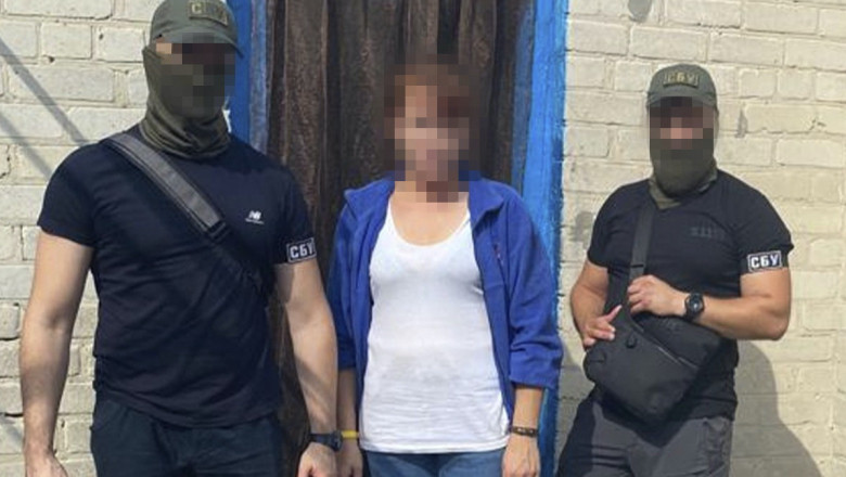 femeie arestata si 2 ofiteri SBU din Ucraina, toti cu fetele blurate