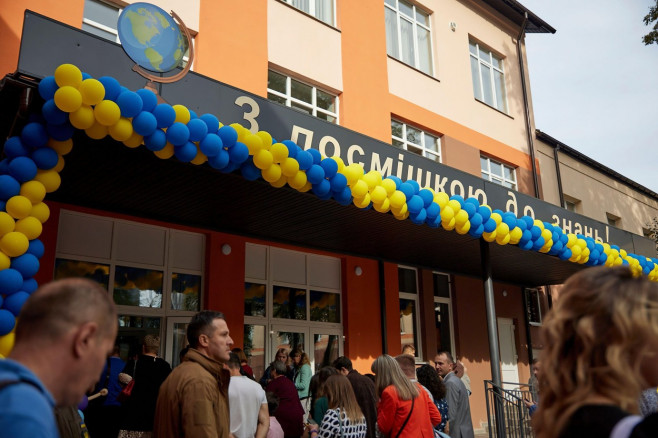 Volodymyr Zelensky, President of Ukraine, visited the children and teachers of the A. S. Makarenko specialized secondary school in Irpin, Ukraine. The school has been rebuilt after being damaged by Russian attackers. 215 educational institutions were dama