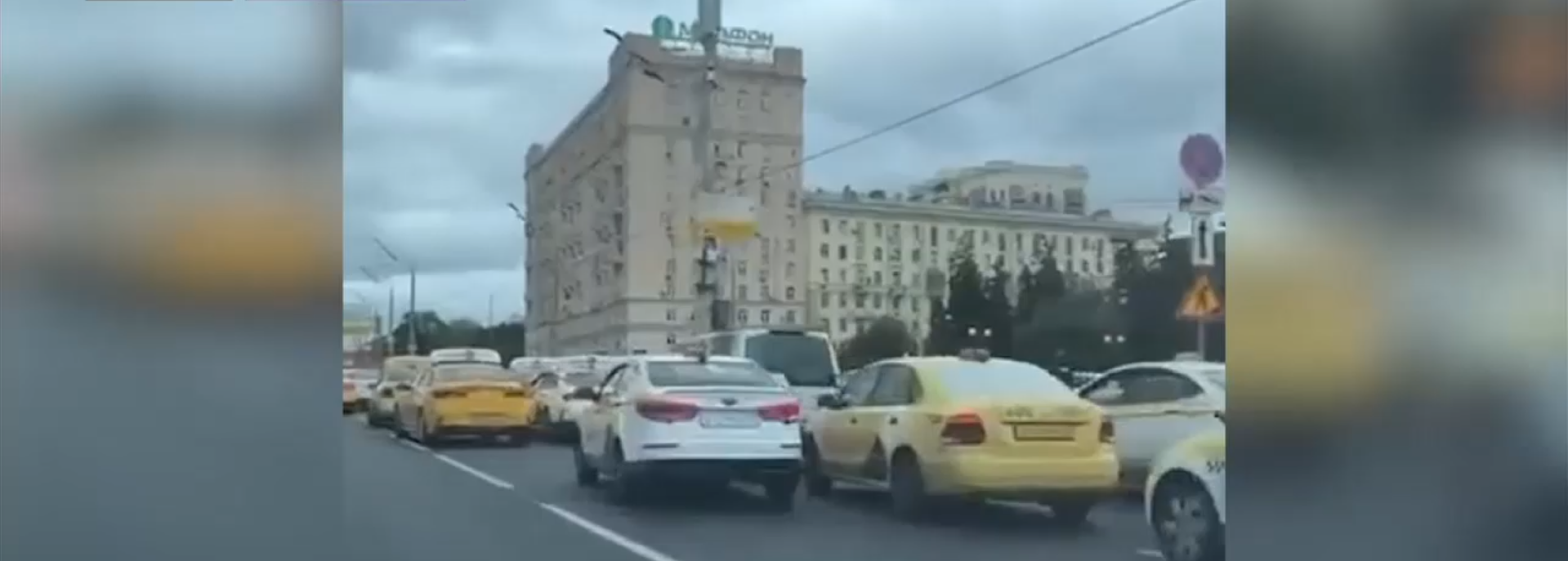 Sute de taxiuri au blocat centrul Moscovei după un atac cibernetic al hackerilor Anonymous