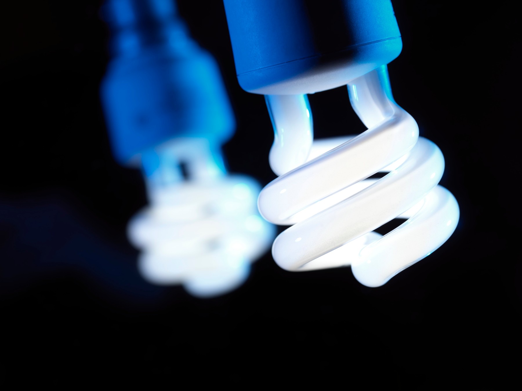 Guvernul vrea să schimbe becurile din instituții pentru a economisi energie