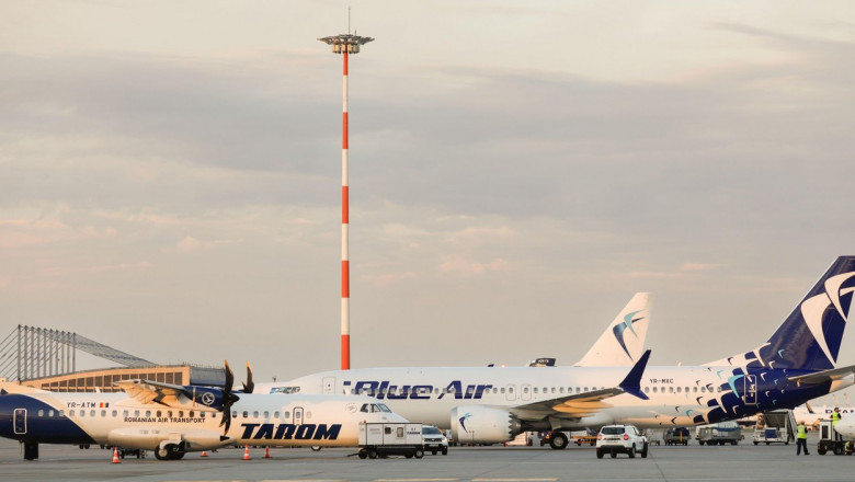 Avioane Tarom și Blue Air la Otopeni