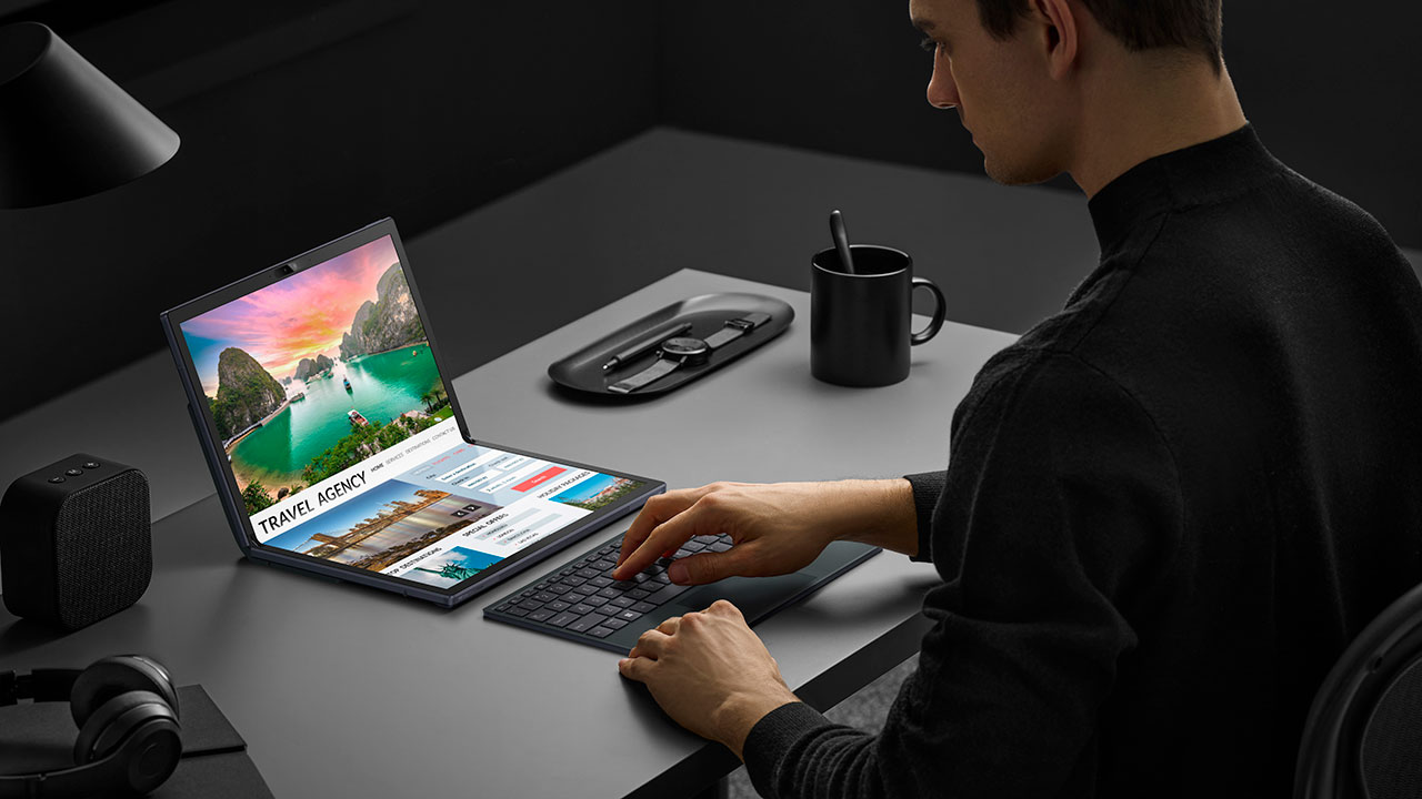 (P) Zenbook 17 Fold OLED (UX9702): viitorul este deja aici