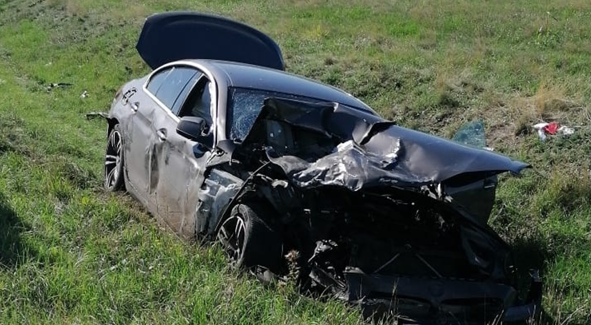 FOTO. Două persoane au murit şi un minor de 11 ani a fost rănit grav, într-un accident în Buzău. Copilul, preluat de un elicopter SMURD