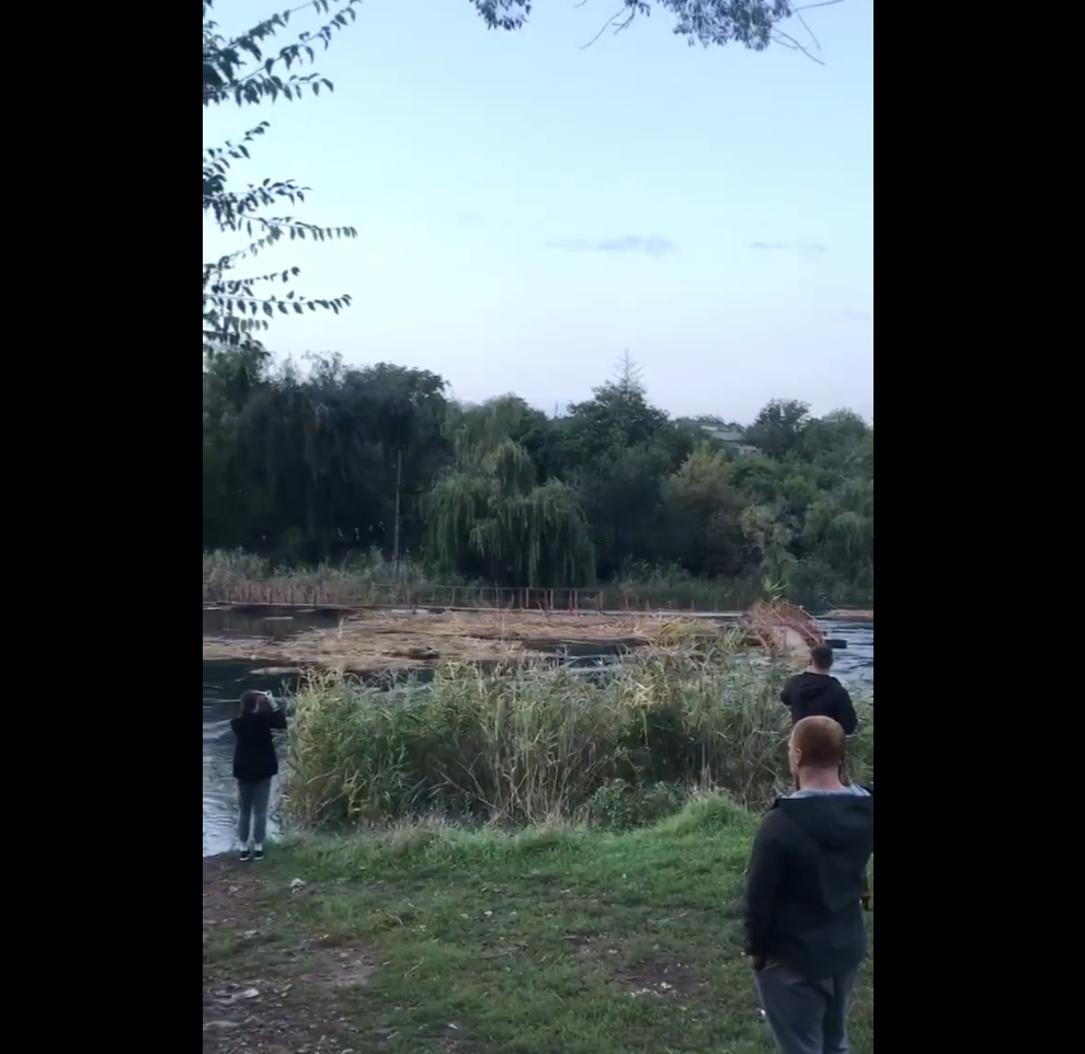 Orașul ucrainean Krivoi Rog riscă să fie înghițit de ape după ce rușii au bombardat cu rachete un baraj