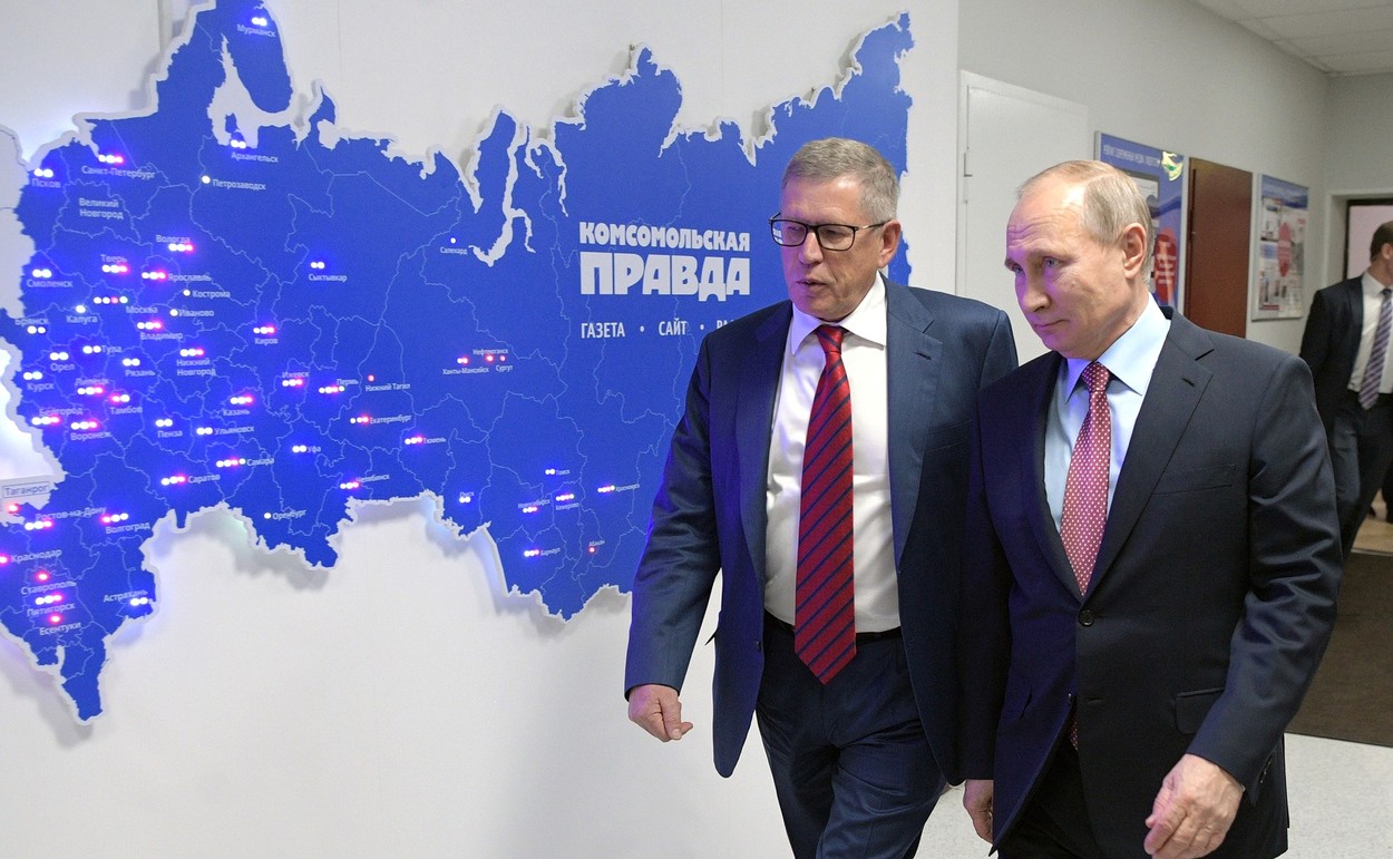Redactorul-șef al ziarului preferat al lui Putin a murit în timpul unei călătorii de afaceri