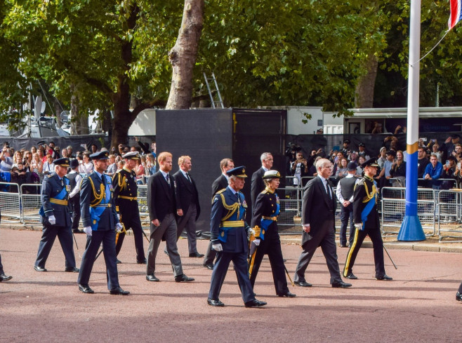Procession for The Queen's lying in state, London, UK - 14 Sept 2022