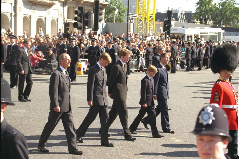 Diana Princess Of Wales Funeral. General Pics Of Crowds Courtege And Coffin En Route To Westminster Abbey. (ltr Front Row Behind Coffin) Duke Of Edinburgh Princes William 8th Earl Spencer Prince Harry Prince Charles