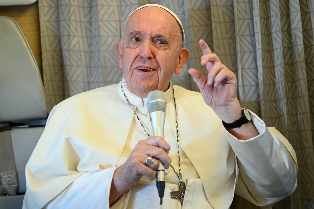 Papa Francisc spune că furnizarea de arme pentru Ucraina este legitimă și morală: „Autoapărarea este o expresie a iubirii de patrie”