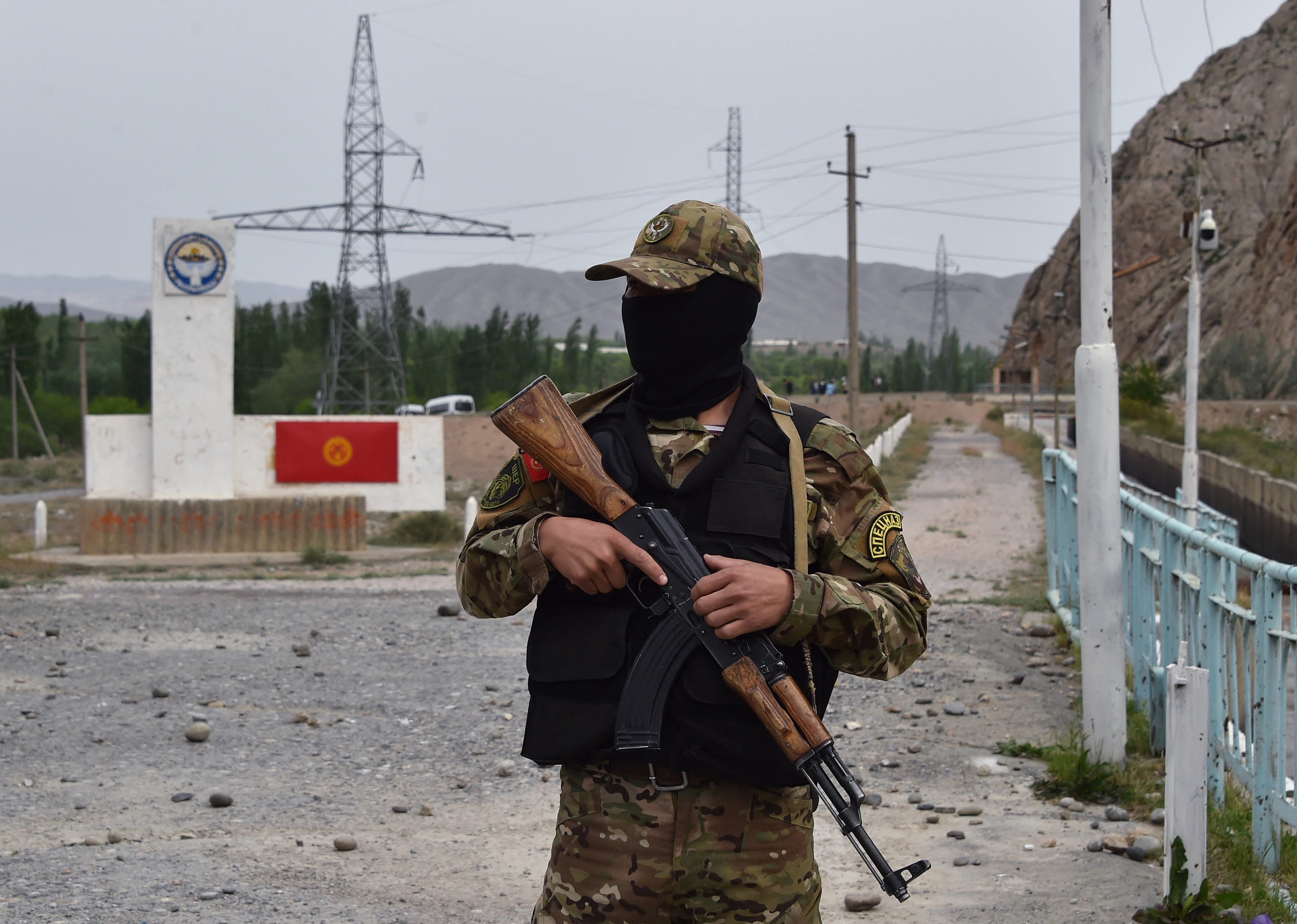 Escaladarea conflictului dintre Kârgîzstan și Tadjikistan: Cele două națiuni se acuză reciproc de folosirea armamentului greu